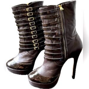 Womans Max Martin Designer Boots Size 5